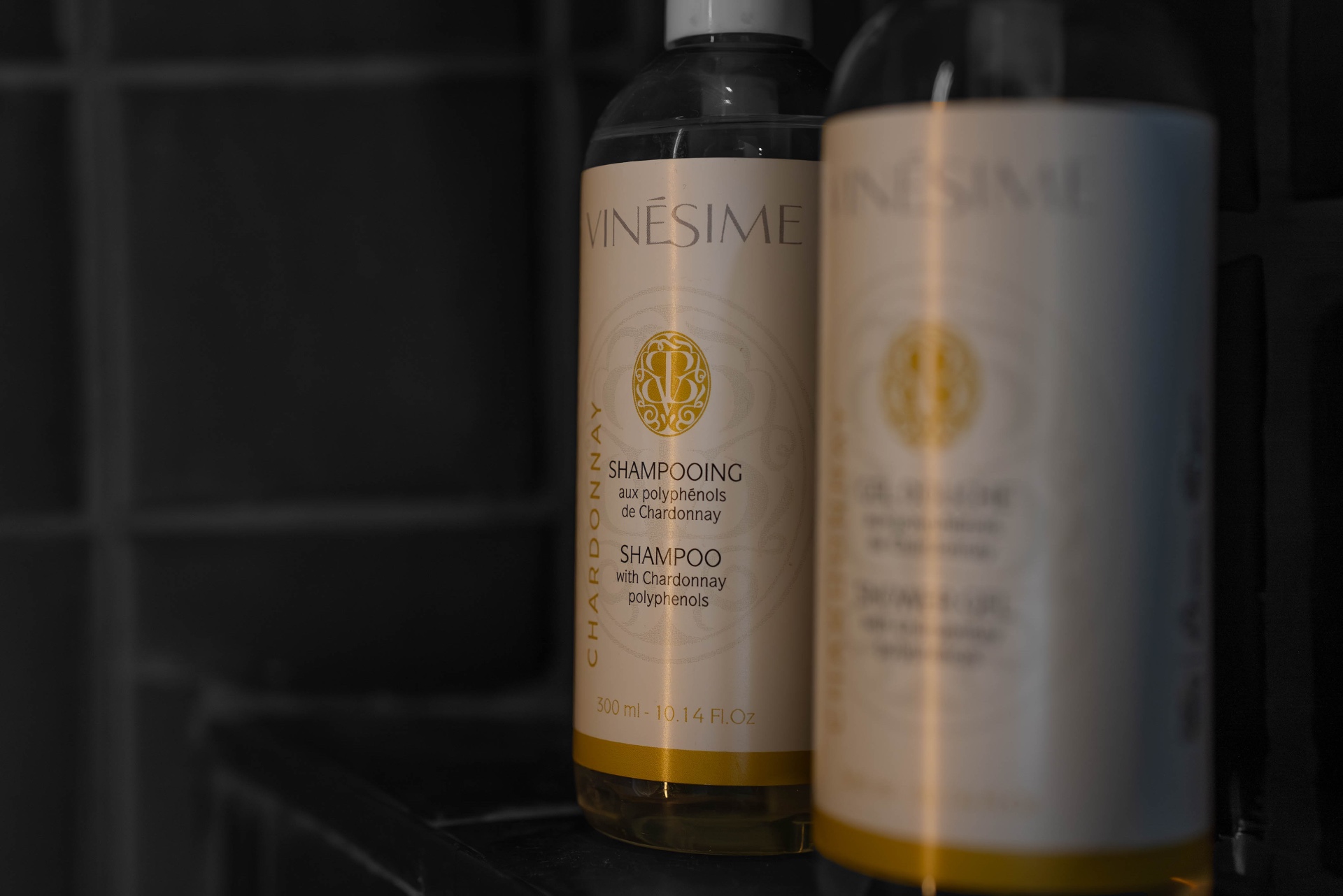 Produits d'accueil Vinésime aux polyphénols de Chardonnay dans la salle d'eau